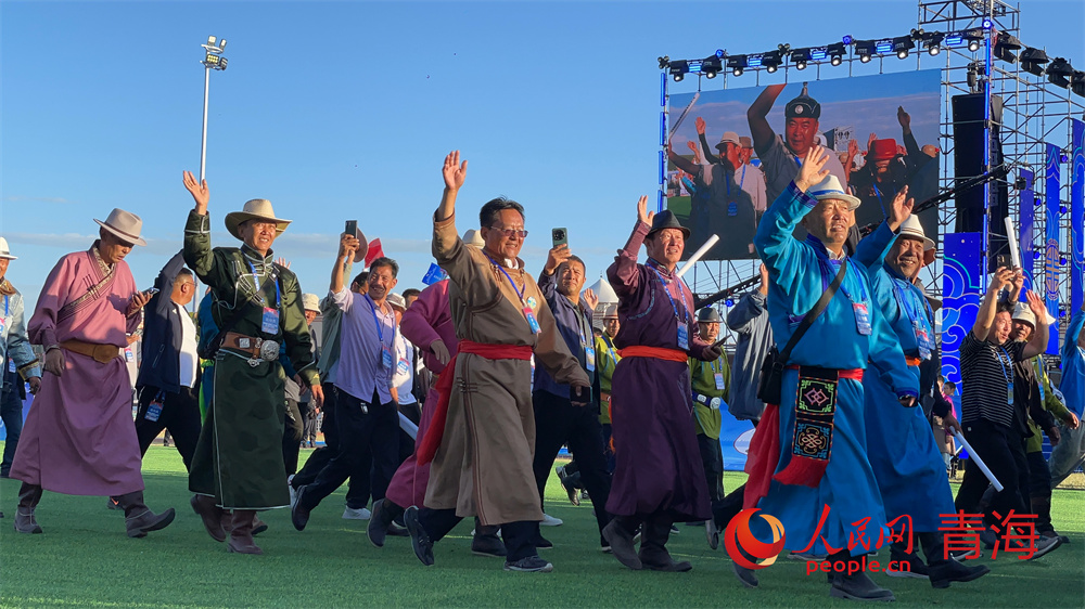 參賽選手入場(chǎng)。人民網(wǎng) 況玉攝