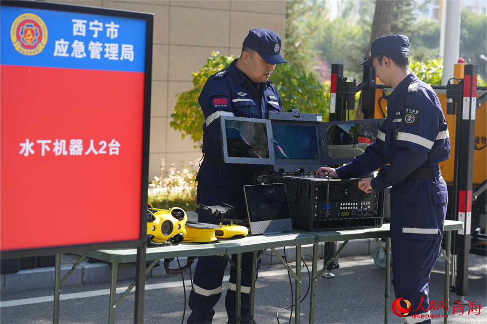 救援裝備展示。人民網(wǎng) 陳明菊攝