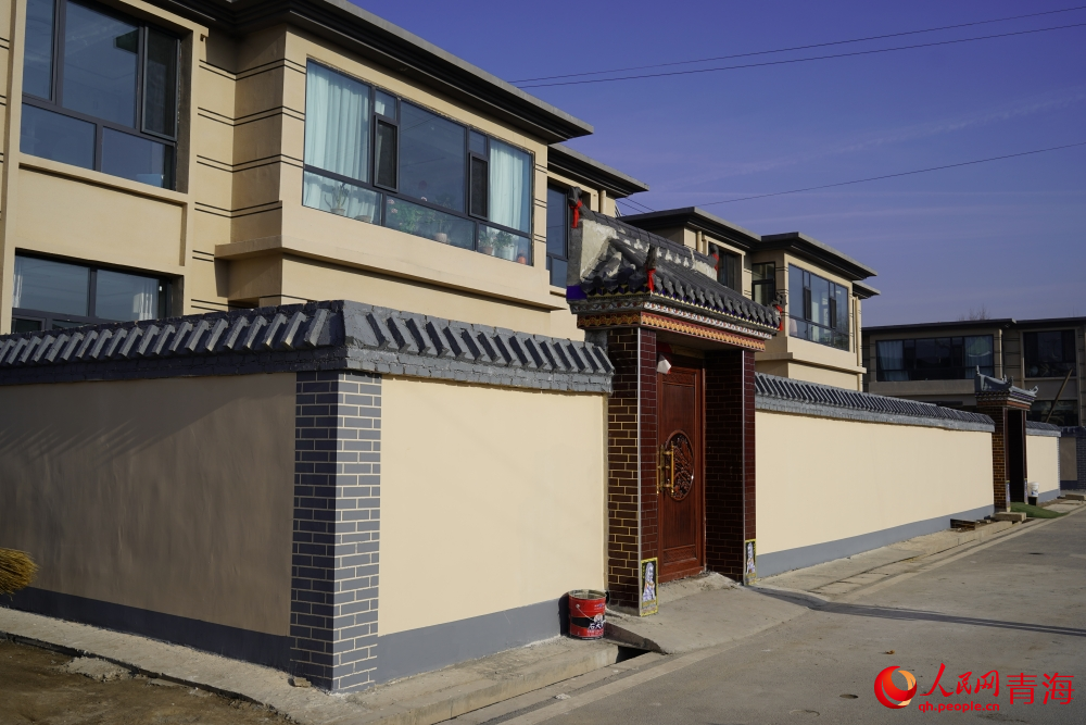 向陽(yáng)堡新建的小二樓。人民網(wǎng)  陳明菊攝