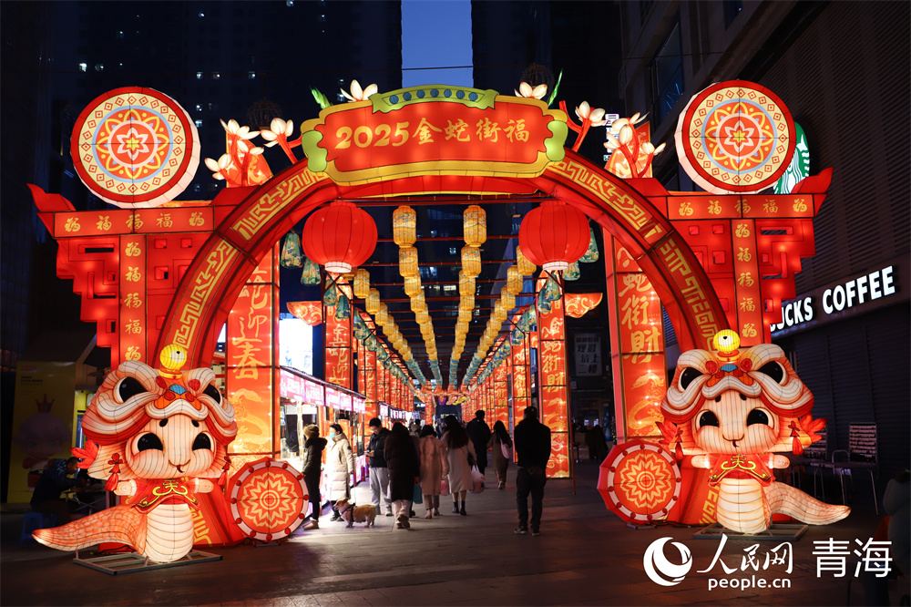 力盟商業(yè)步行街熱鬧十足。人民網(wǎng) 馬可欣攝