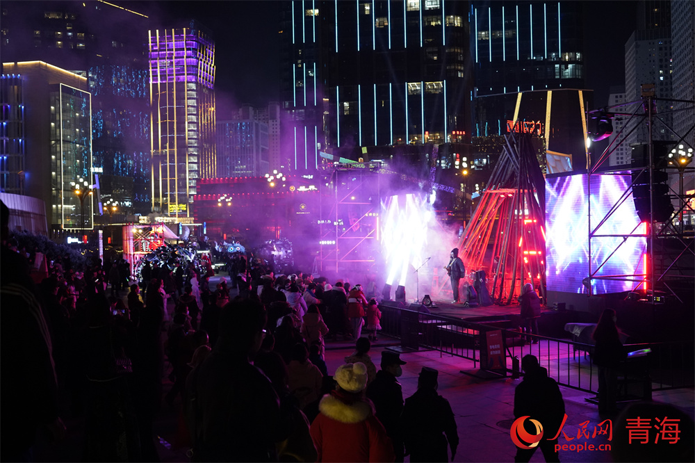 “動·靜藝術(shù)匯”演出現(xiàn)場。人民網(wǎng) 馬可欣攝