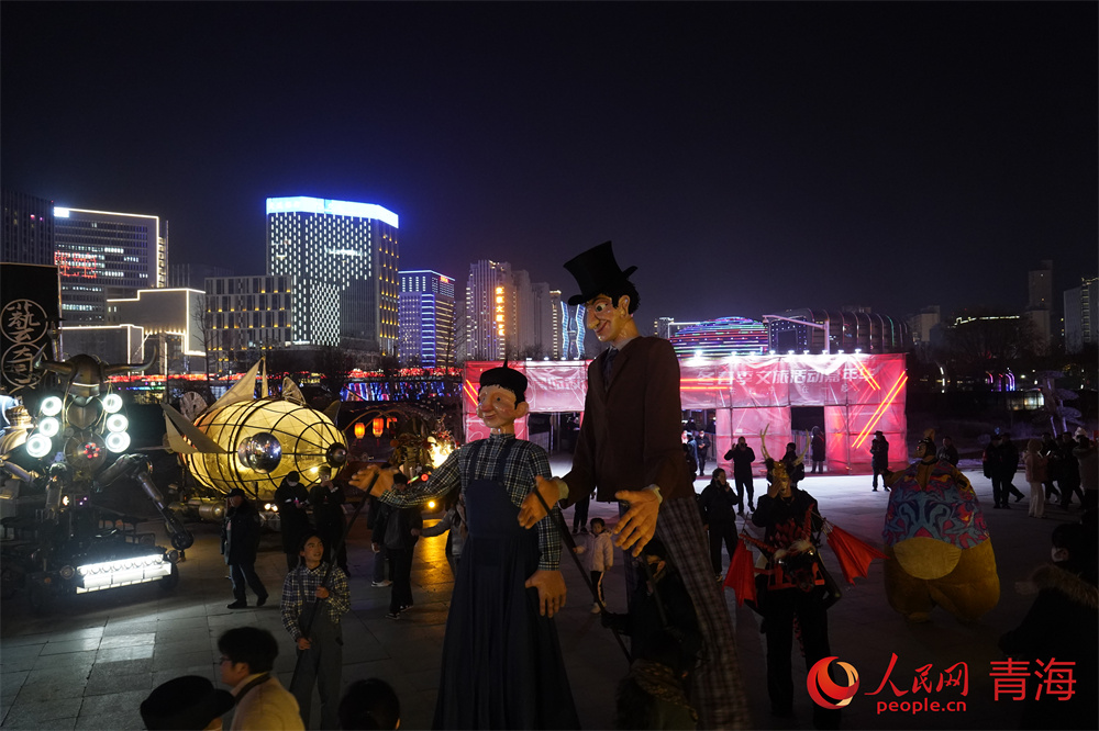 “動(dòng)·靜藝術(shù)匯”巡游現(xiàn)場(chǎng)。人民網(wǎng) 馬可欣攝