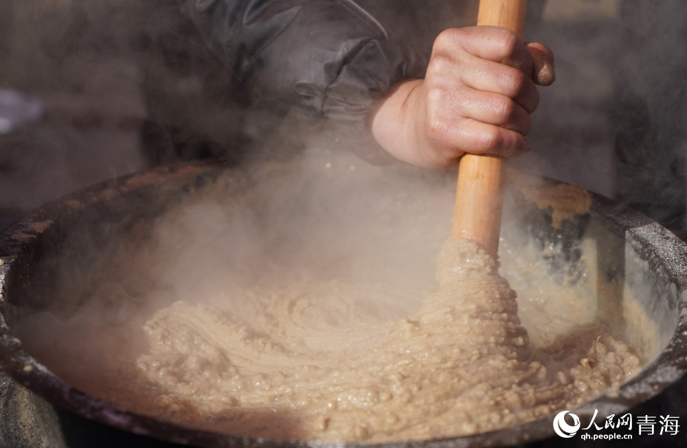 地方特色美食——散攪團。人民網(wǎng) 陳明菊攝