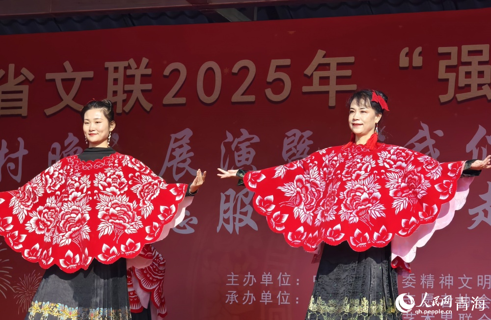 剪紙作品展覽。人民網(wǎng) 陳明菊攝